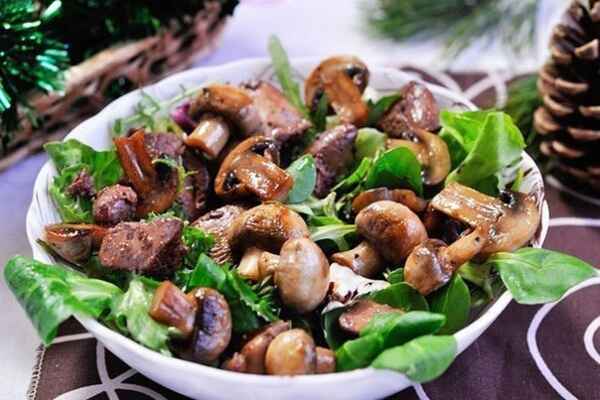 Салат з курячої печінки і грибів "Прованс"