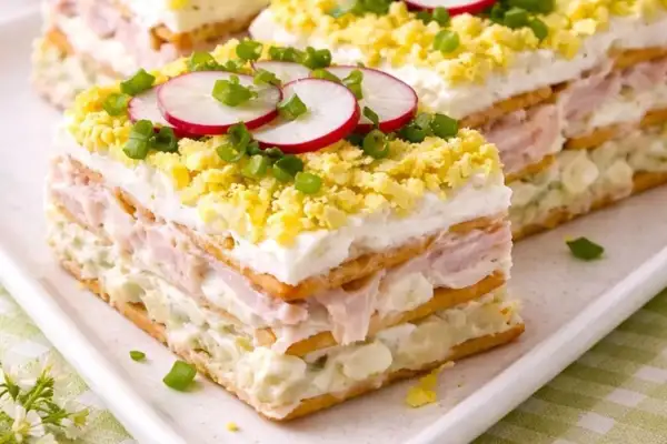 Салат на крекерах з шинкою