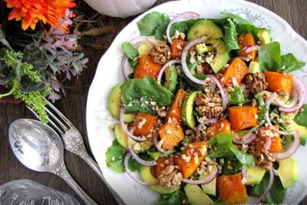 Салат з гарбузом, горіхами та авокадо: всі вітаміни в одній тарілці