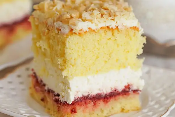 СМЕТАННИК ІЗ ВИШНЕВИМ ДЖЕМОМ