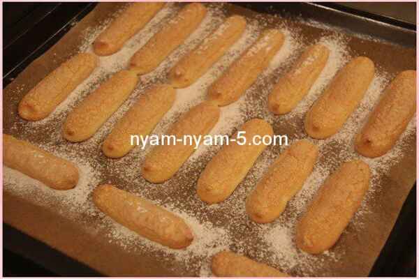 Домашнє Савоярді або Дамські пальчики: просте бісквітне печиво і основа для домашнього Тірамісу :)