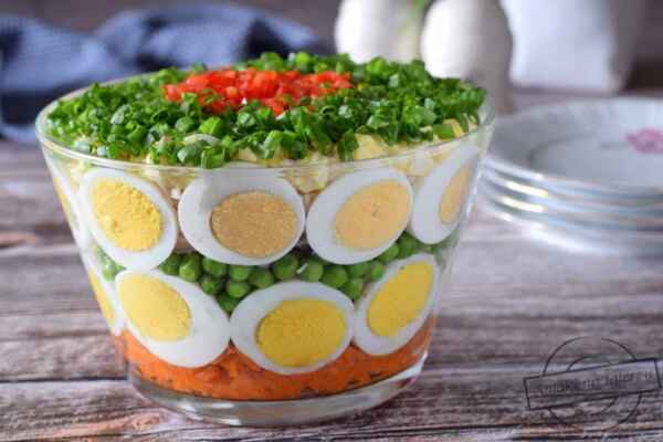 Святковий салат з яйцями