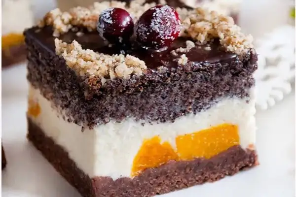 СИРНИК ІЗ МАКОМ ТА ПЕРСИКАМИ