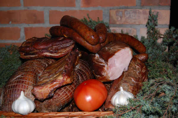 Домашня шинка та ковбаса: добірка святкових рецептів