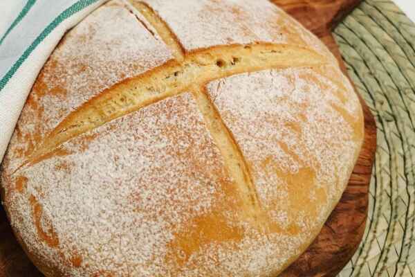 Простий домашній хліб на сухих дріжджах