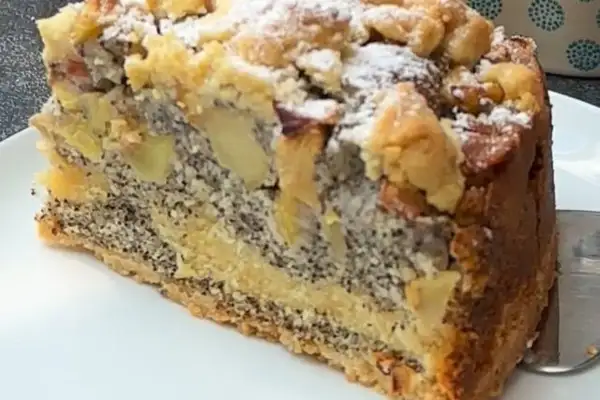Яблучно-маковий пиріг