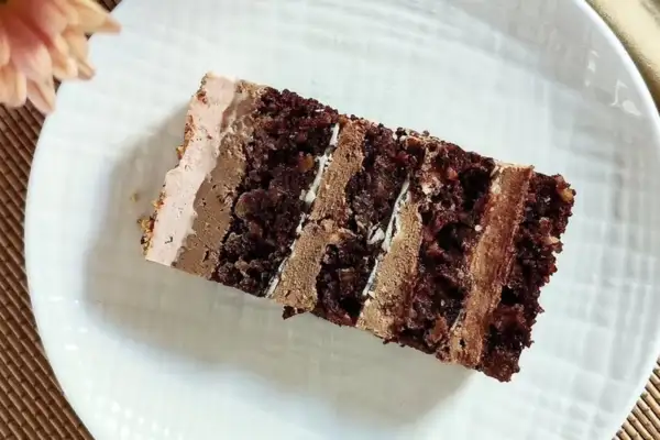 ПІСНИЙ ПЛЯЦОК З НУГОЮ