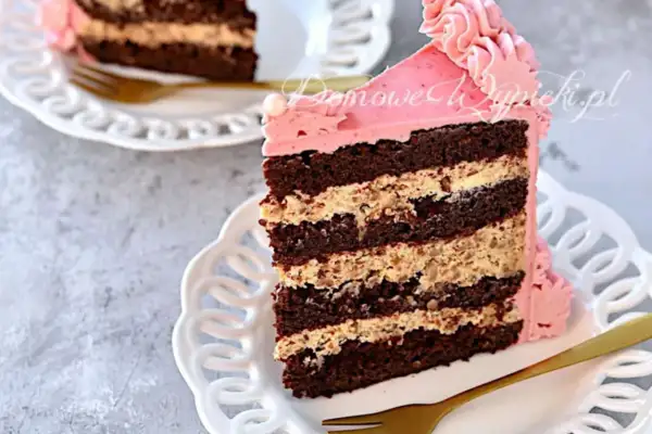 Торт шоколадно-карамельний з малиновим кремом