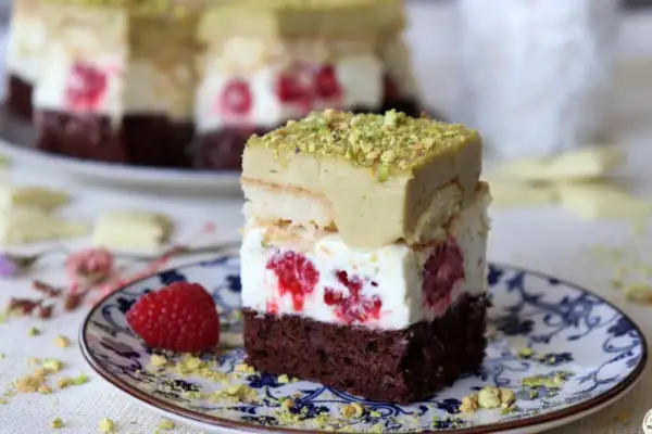 Пляцок «Фісташка з малиною»