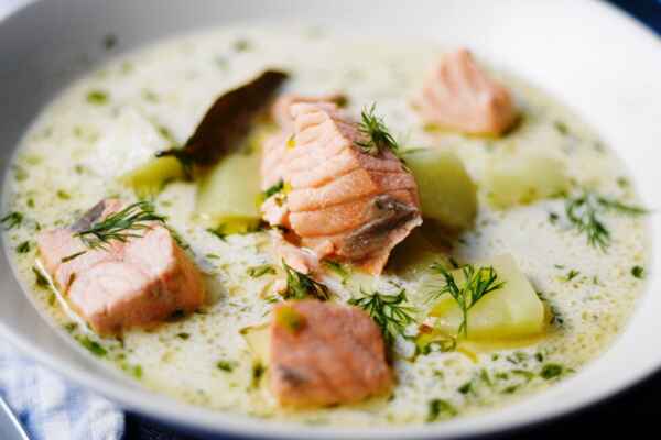 Бюджетний  фінський суп з голів лосося та вершків