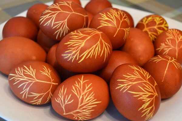 Як пофарбувати яйця в цибулинні