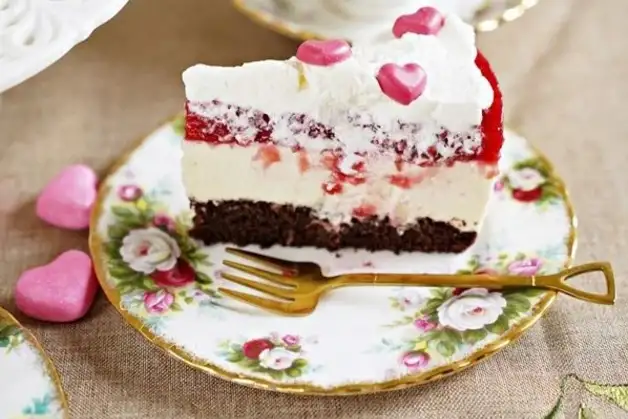 Торт для закоханих із мусом із білого шоколаду