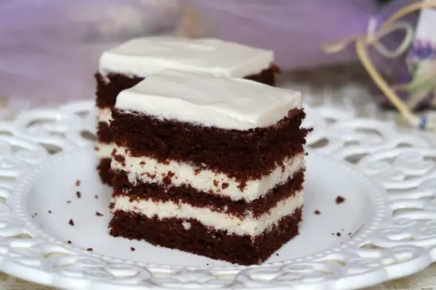 Шоколадний пляцок з лимонним кремом