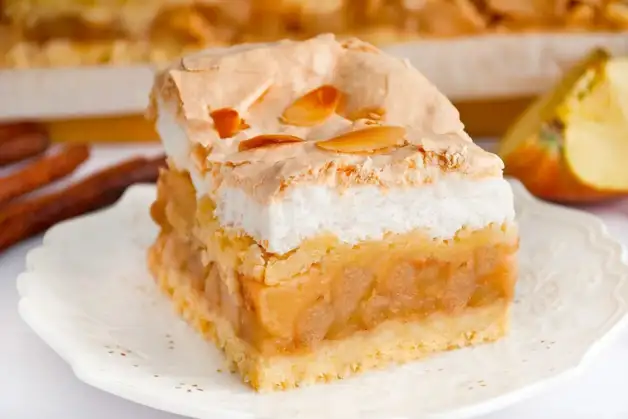 ШАРЛОТКА З КРИХТОЮ ТА БЕЗЕ