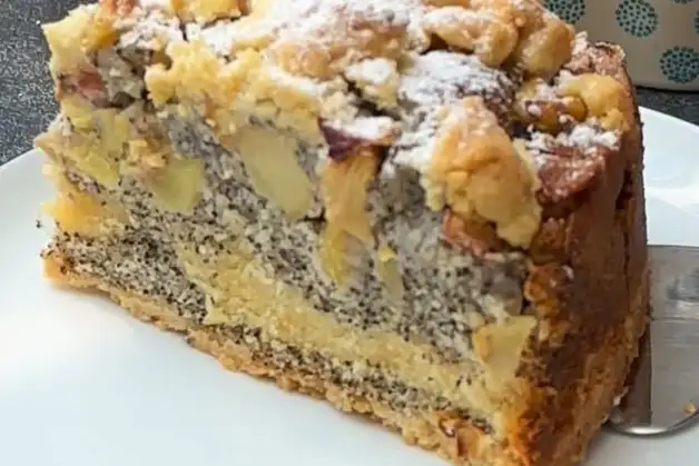 Яблучно-маковий пиріг