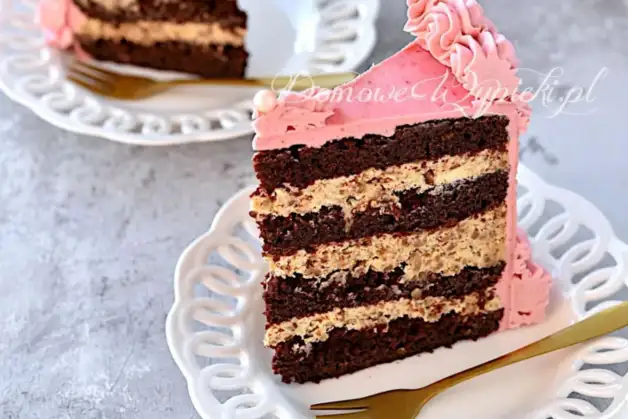 Торт шоколадно-карамельний з малиновим кремом