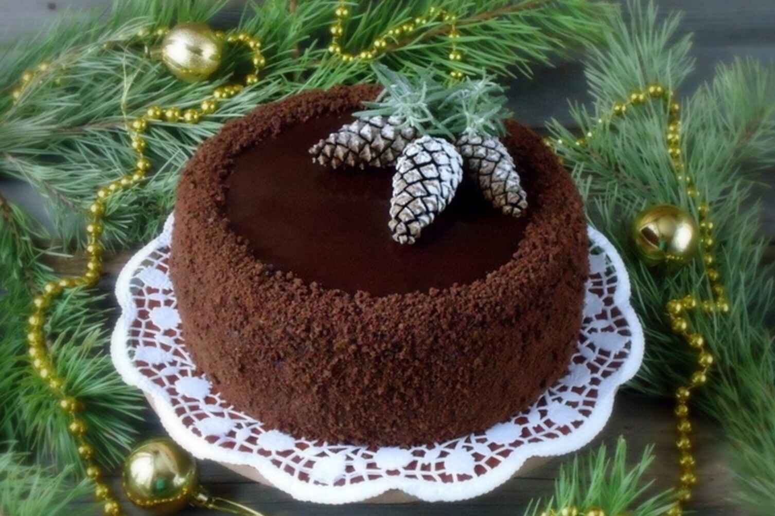 Новорічний шоколадний торт з курагою