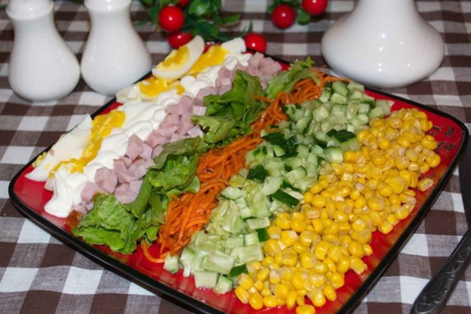 Святковий салат "Атракціон": гості завжди просять добавки