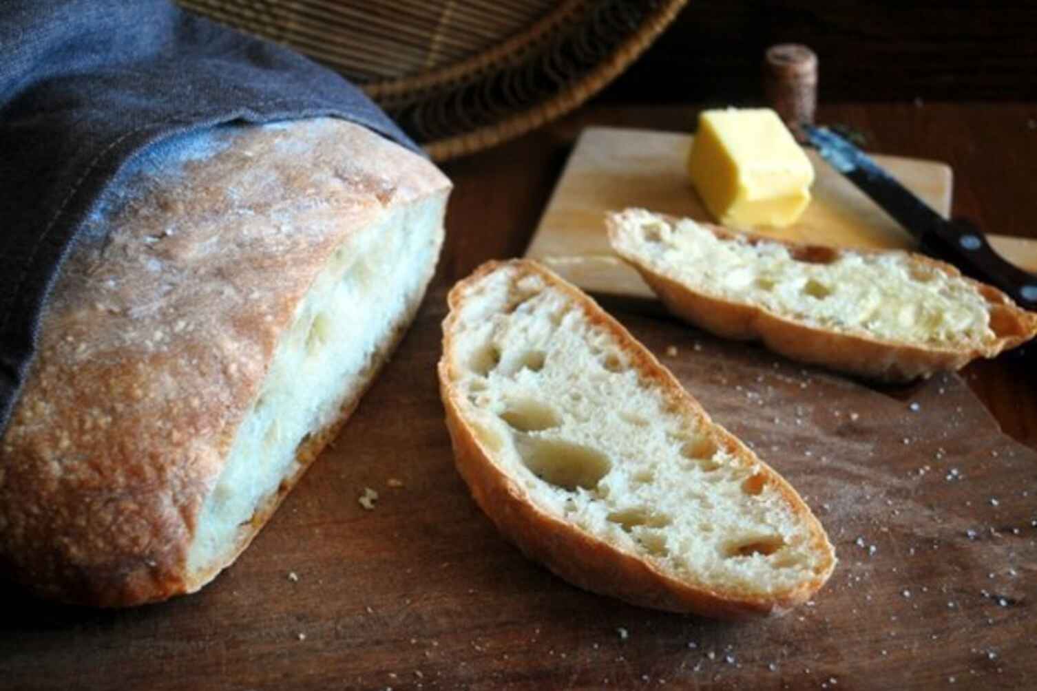 Домашній хліб (простий рецепт на сухих дріжджах)