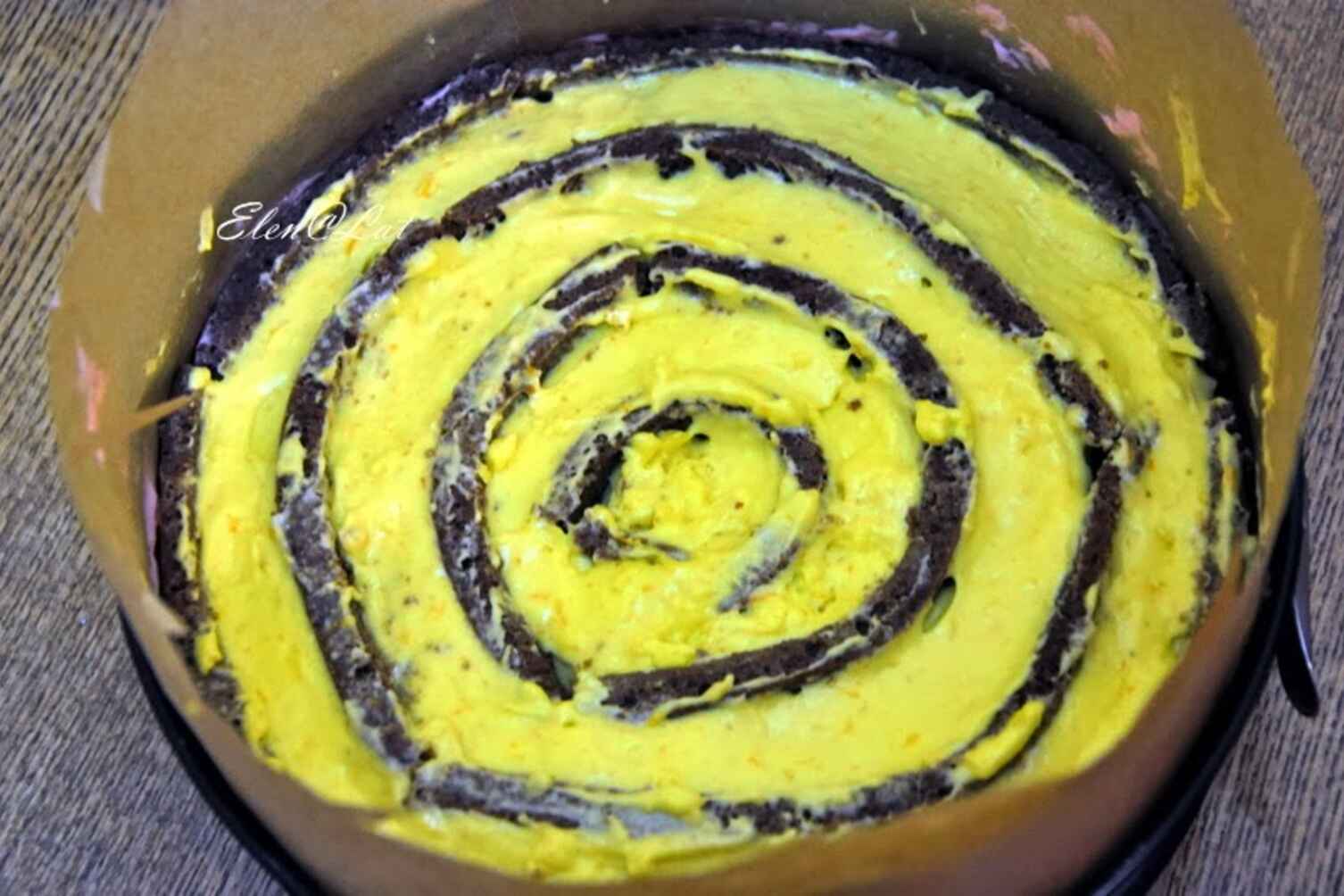Шоколадно-полуничний торт з цитрусовим мусом