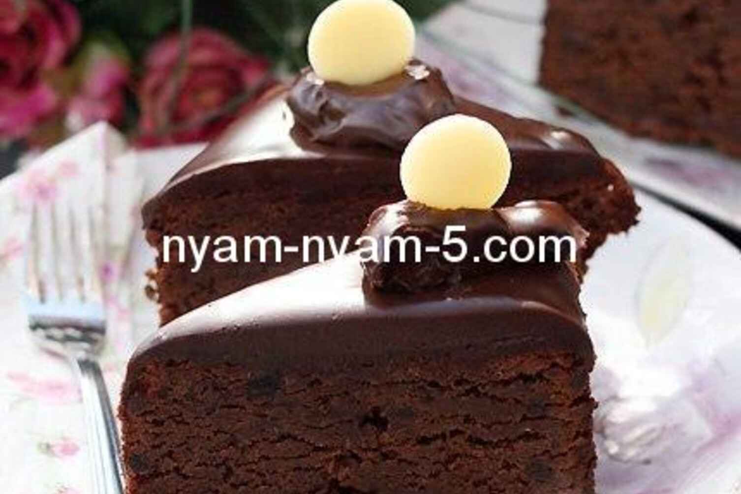 Шоколадний торт з пряним чорносливом